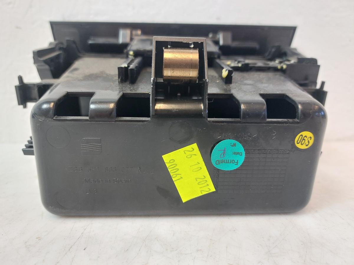 Seat Leon III 5F Ablagefach Armaturenbrett mitte Staufach mit Deckel