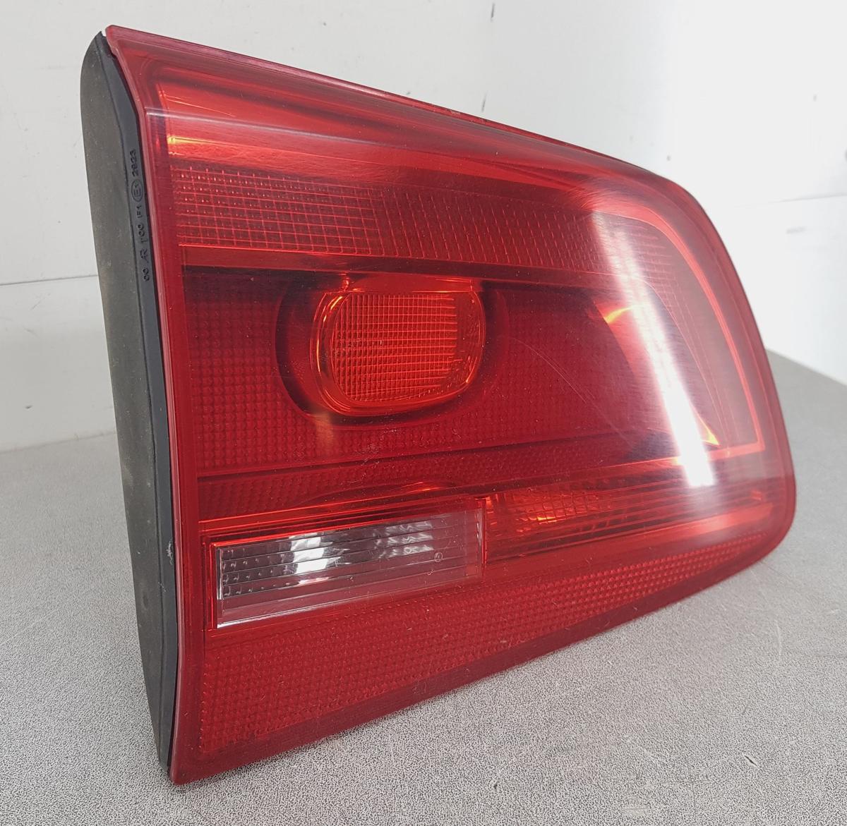 VW Touran 1T3 R&uuml;ckleuchte R&uuml;cklicht innen links Bj2013 Modell ab 2010 1T0945093