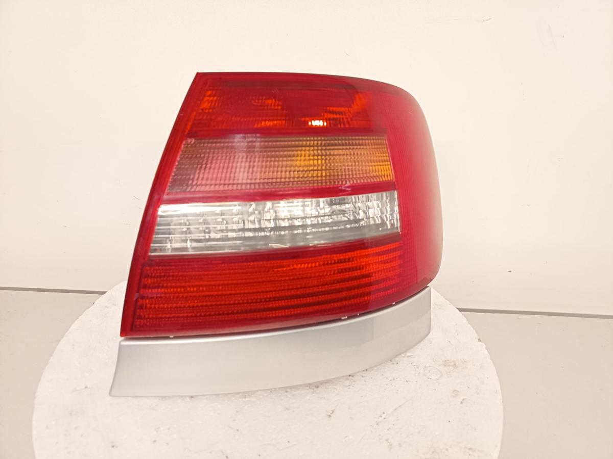 Audi A4 B5 Limo orig Rückleuchte Schlusslicht rechts hinten 8D0945096F Bj 2000