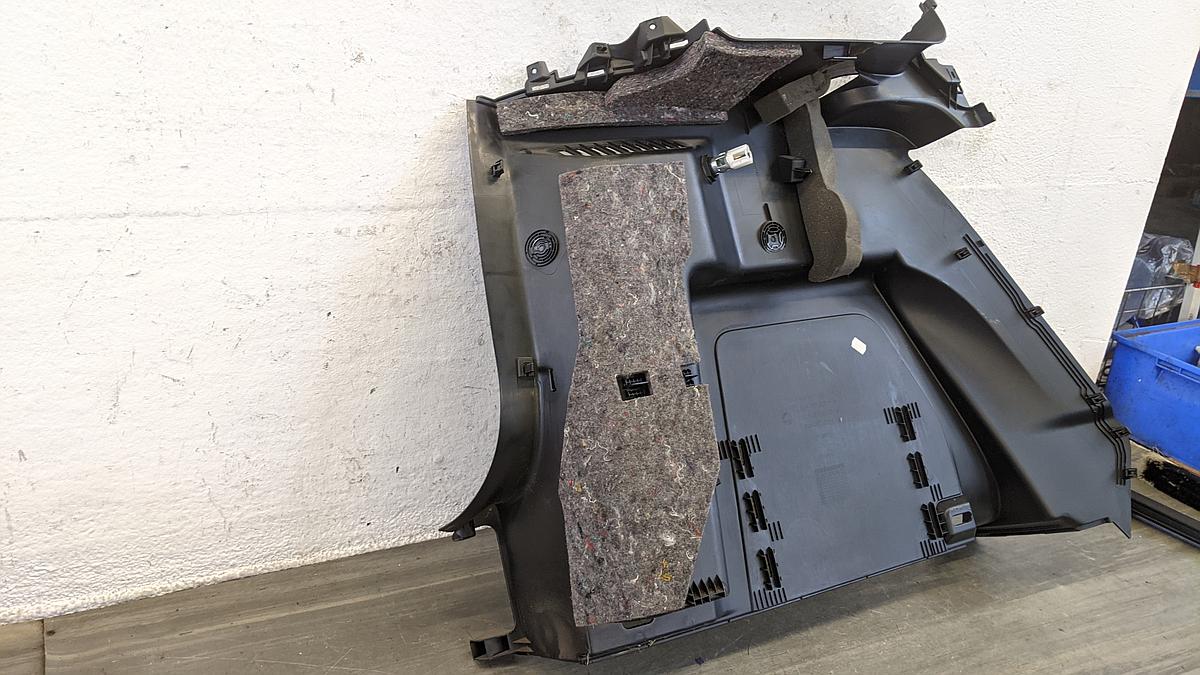 Skoda Yeti 5L Verkeidung rechts Kofferraum Seite 5L6867428G