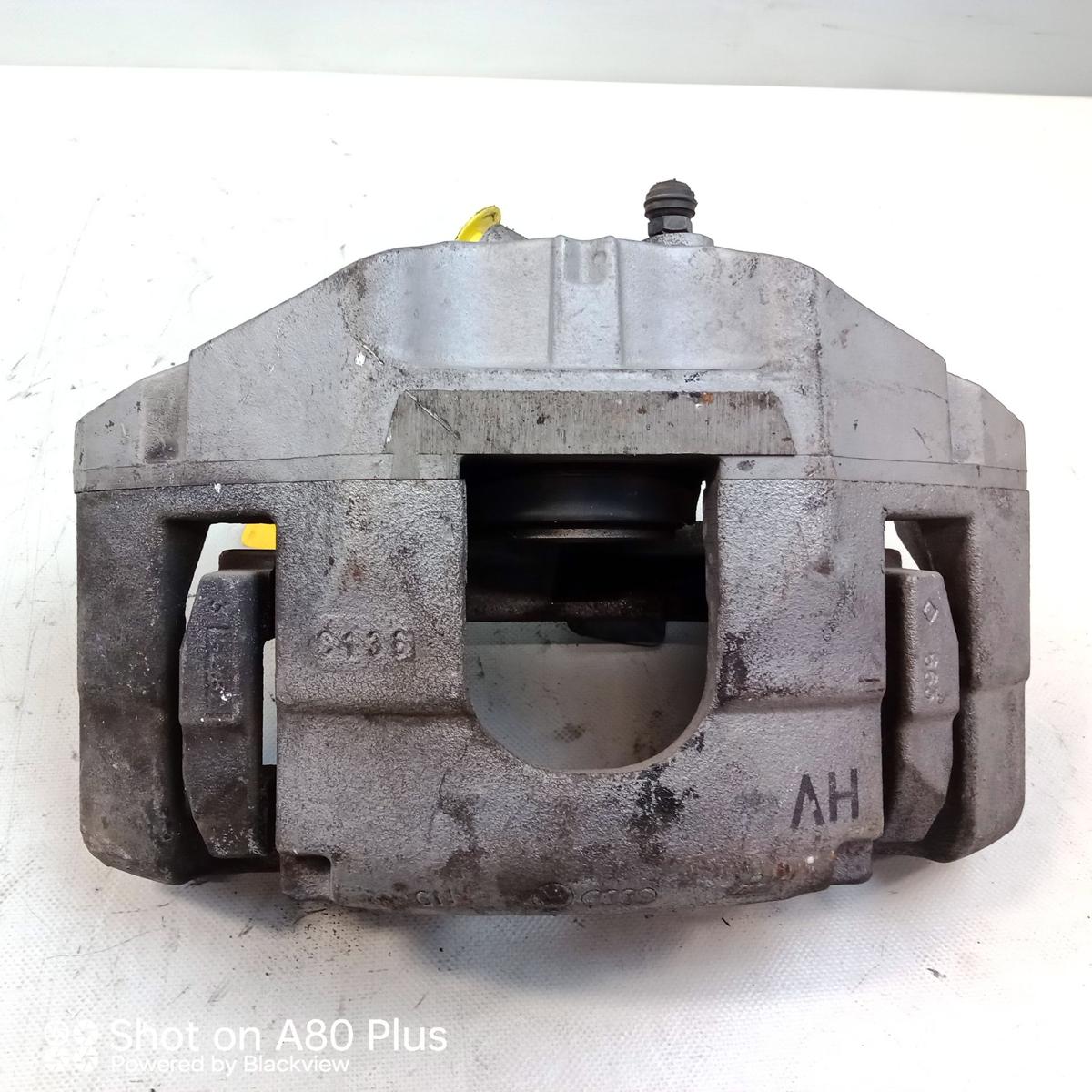 Audi A3 8P Quattro original Bremssattel Vorderachse links 345x30mm Bj.2004