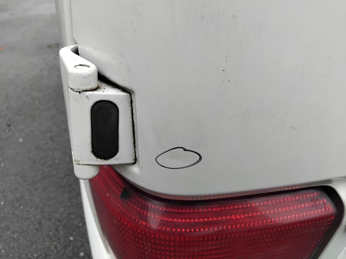 VW T4 Kombi Heckflügeltür hinten links L902 Grauweiss mit Scheibe BJ1998