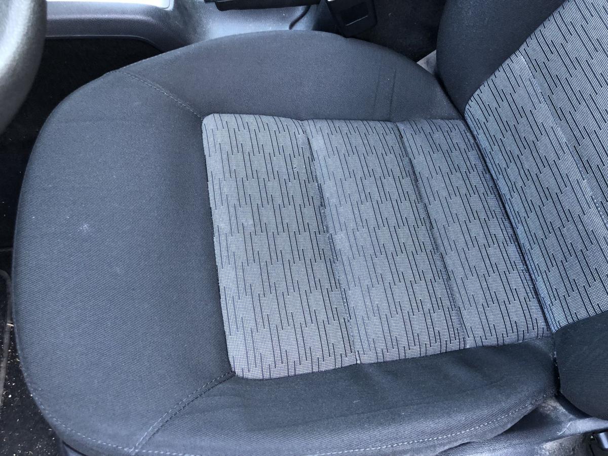 Skoda Octavia 1Z ab09 Sitz vorn links Fahrersitz Stoff OHNE Heizung Autositz