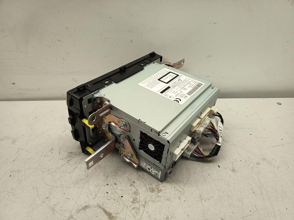 Toyota Auris E18 original Radio Touch and Go Navigationssystem 8614002010 Bj2013
