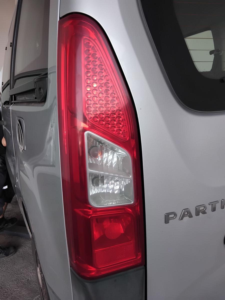 Peugeot Partner 2 Tepee BJ2009 orig R&uuml;ckleuchte Heckleuchte links f&uuml;r Heckklappe