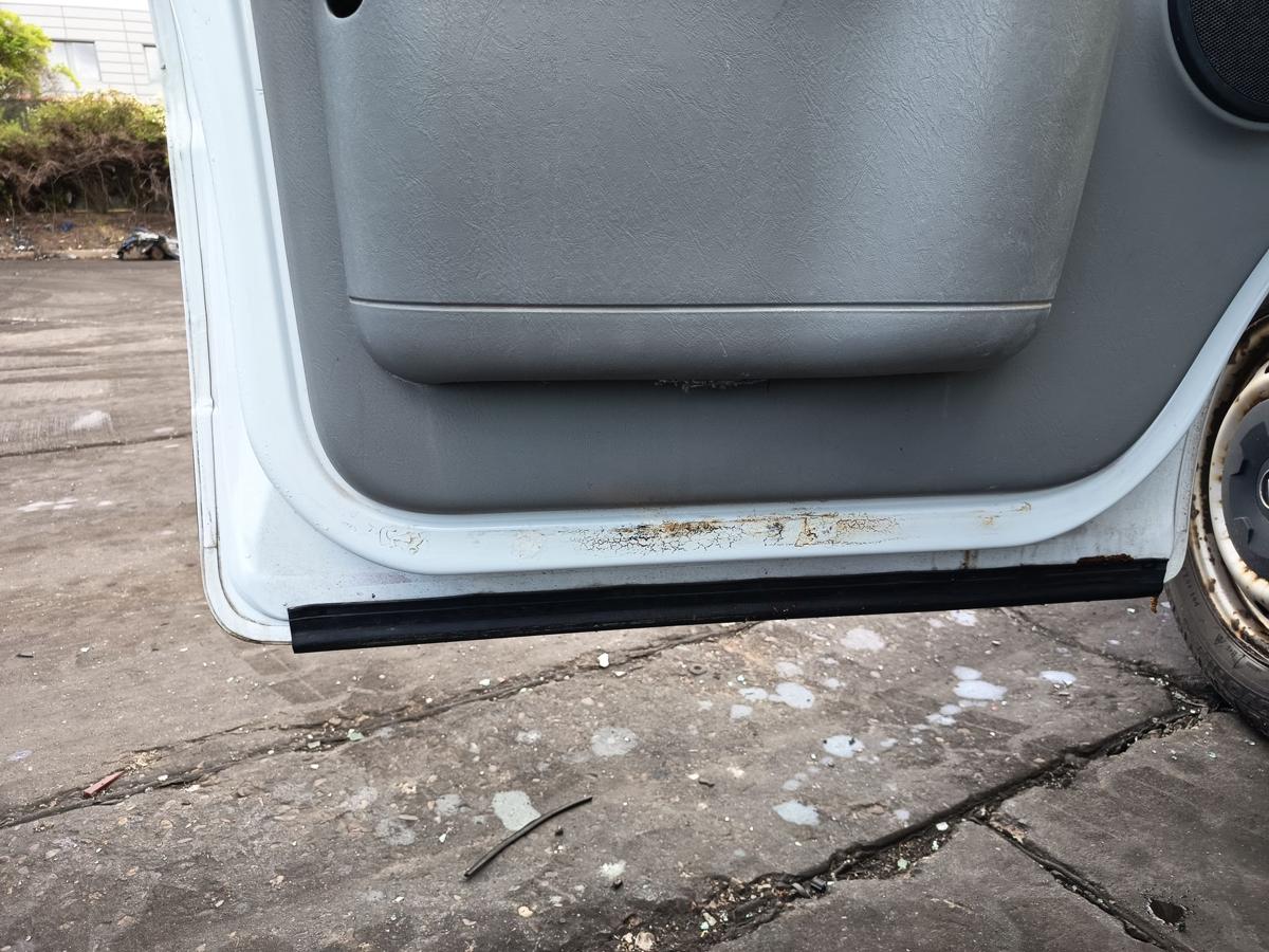 Opel Vivaro A original T&uuml;r vorn links Fahrer L474 Casablancawei&szlig; Bj 2005