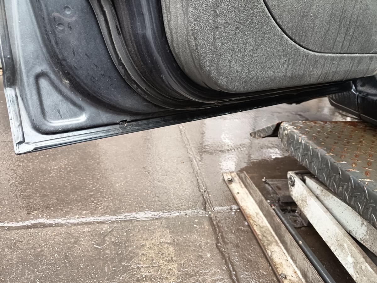 Ford Focus II DA3 original T&uuml;r vorne links Royal Grau Baujahr 2005