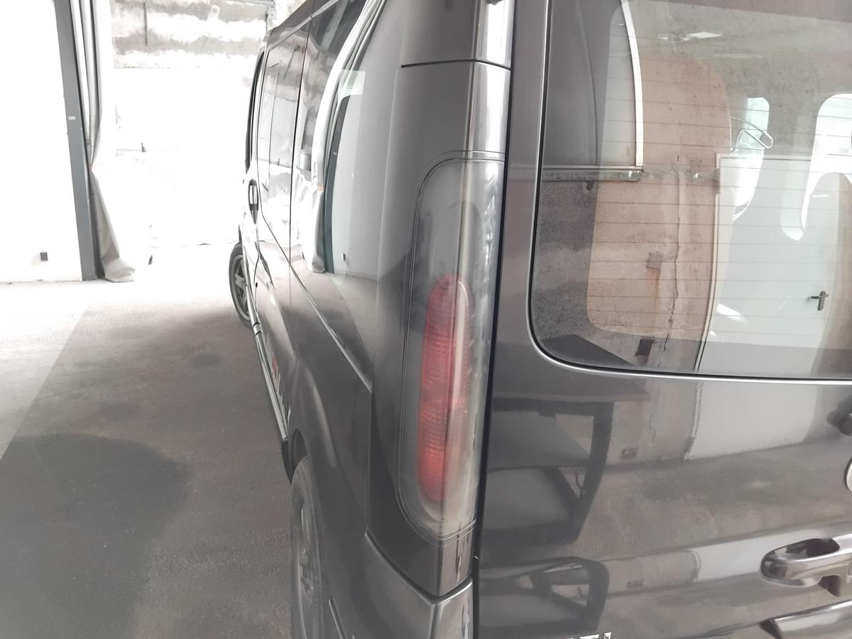 Opel Vivaro A original Rückleuchte Schlussleuchte links mit Blende BJ2003