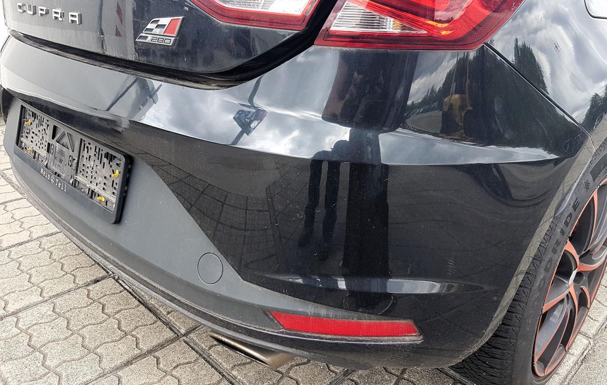 Seat Leon 5F Sto&szlig;stange Sto&szlig;f&auml;nger hinten in LZ9Y Phantomschwarz Met Bj2014 Limo