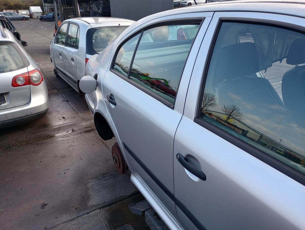 Skoda Octacia I 1U Limo orig Tür hinten rechts Fond L97A Diamantsilber met Bj 98