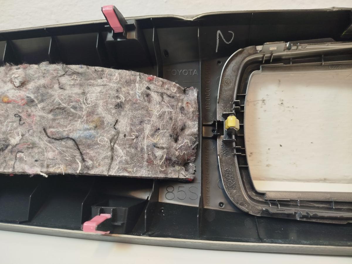 Toyota Yaris XP13 Blende Armaturenbrett Radioausschnitt Luftd&uuml;sen links rechts