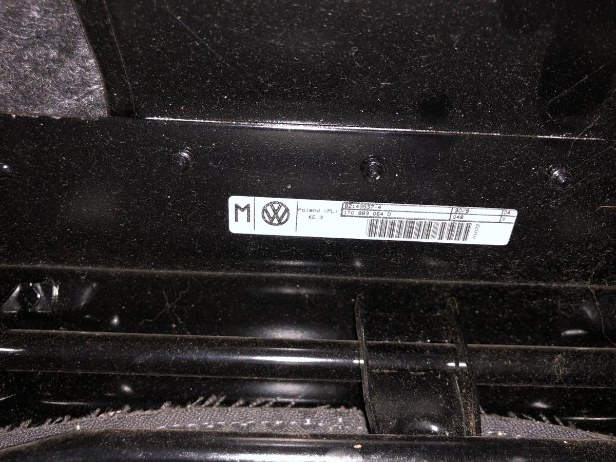 VW Touran 1T 1T1 Einzelsitz Sitz hinten mitte R&uuml;cksitz Stoff mit Muster