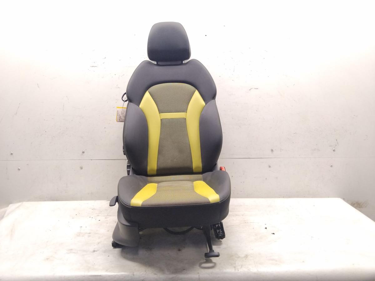 Audi A1 8X orig. Sitz vorn rechts Beifahrersitz 3t&uuml;rig Stoff schwarz/gelb BJ2010