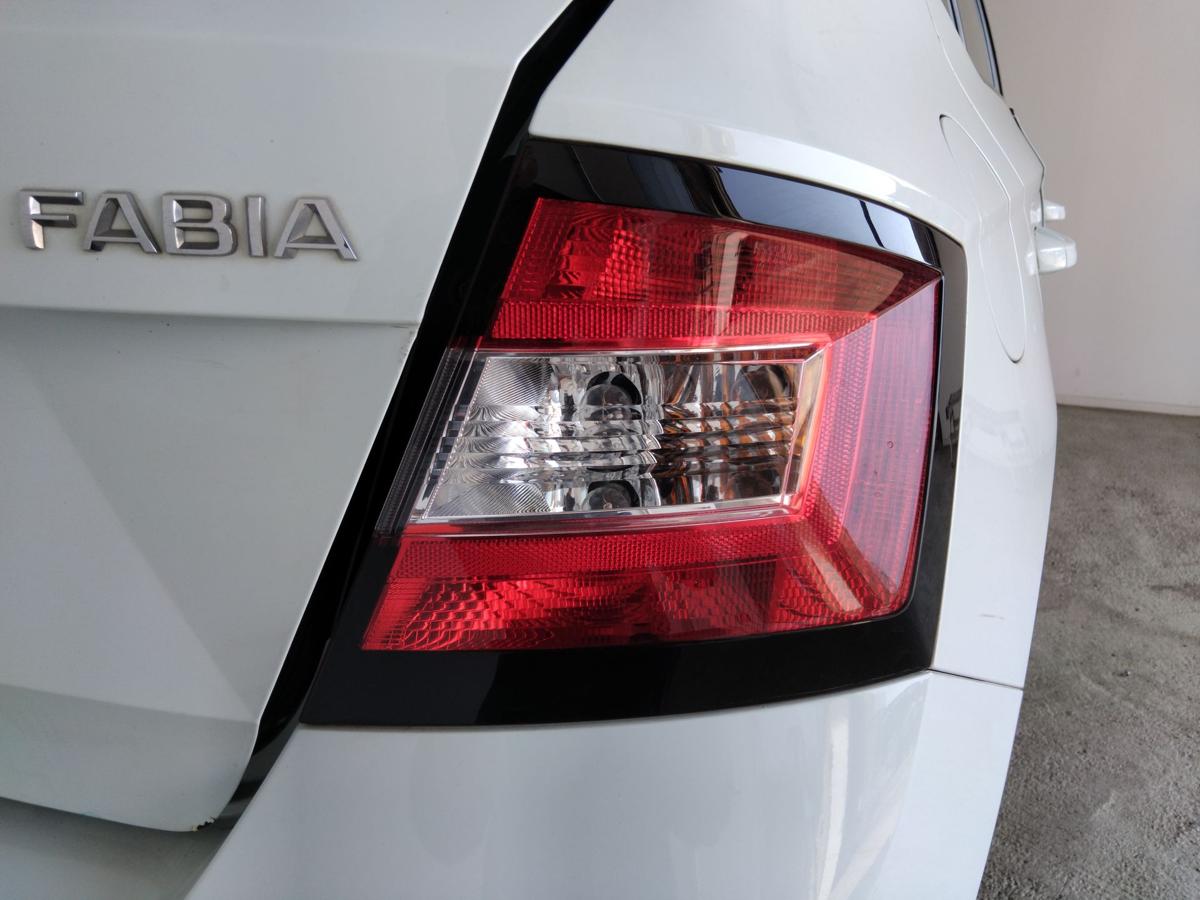 Skoda Fabia 3 III NJ original Rückleuchte Heckleuchte rechts Steilheck BJ2014