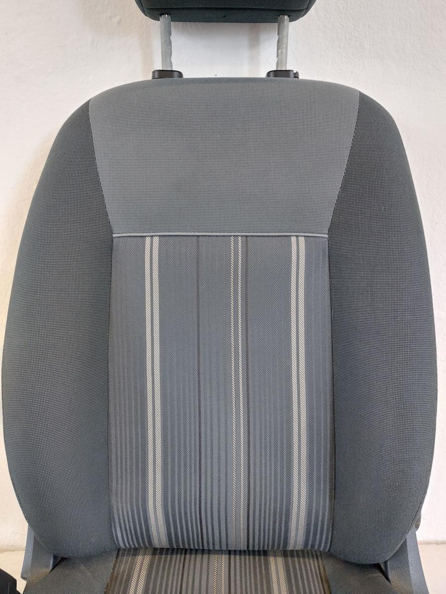 Ford Fiesta JA8 2AJ Sitz vorne links Fahrersitz 5trg