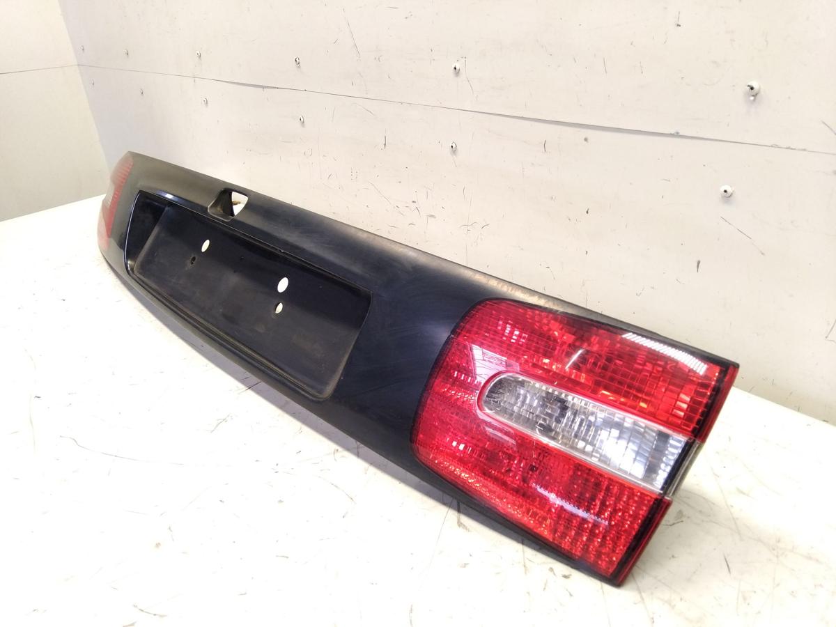 Volvo V40 Kombi original Heckblende Leuchtenband Heckklappe BJ2001 Facelift
