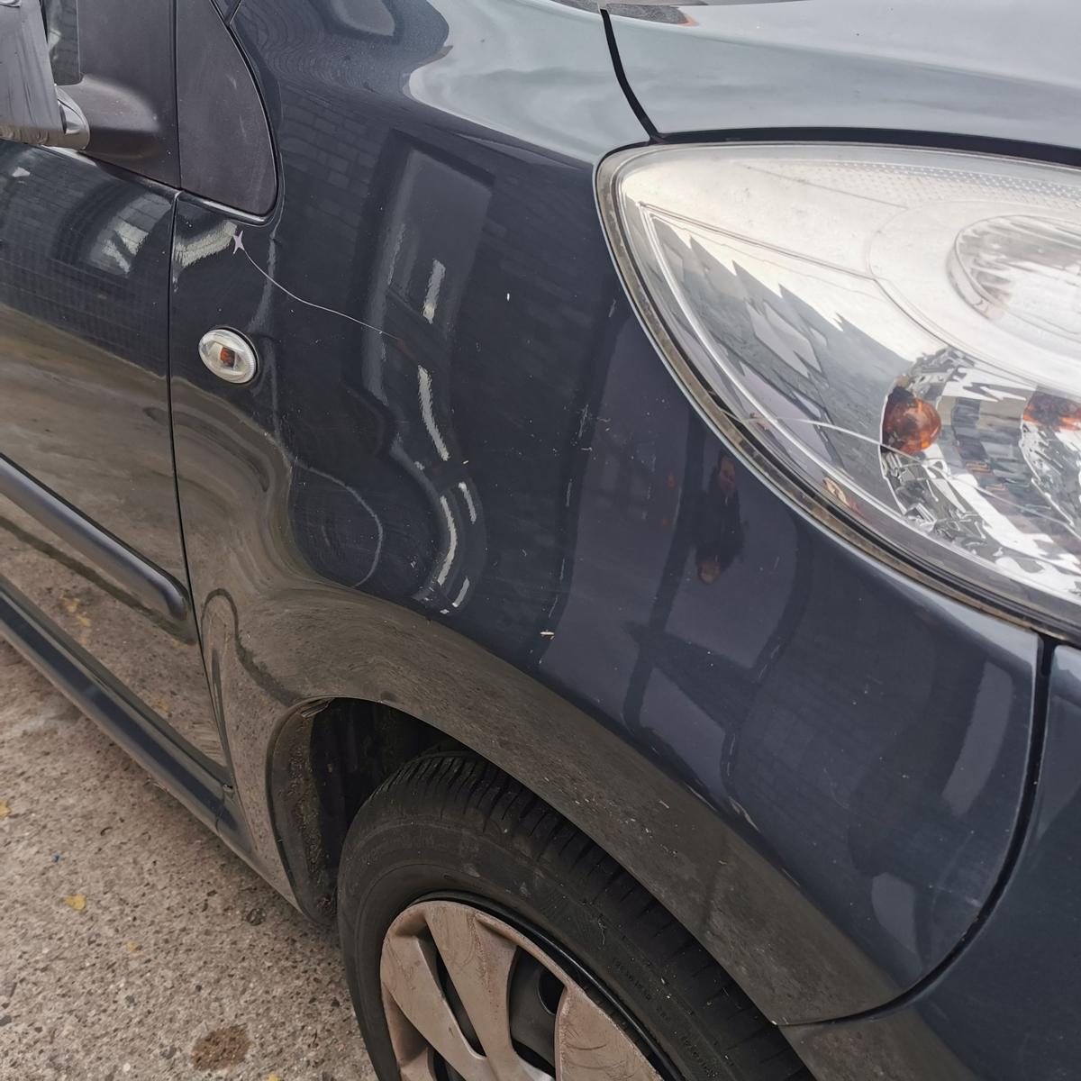 Kotflügel Seitenwand Fender vorn rechts KTA DARK GREY MICA Citroen C1 BILDER