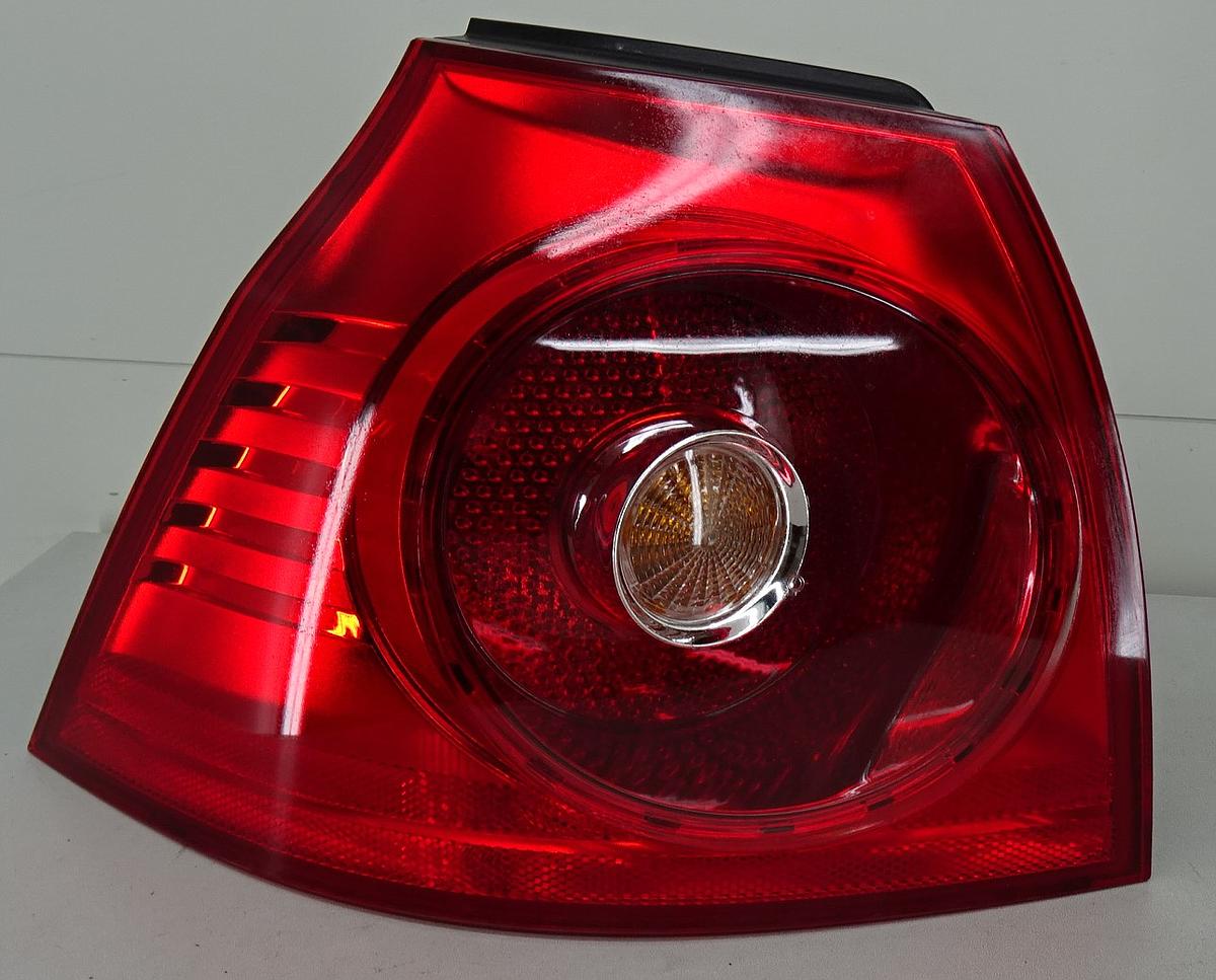 VW Golf V 1K BJ2004 Rücklicht Rückleuchte links außen 3-türig rot weiß 1K6945095E