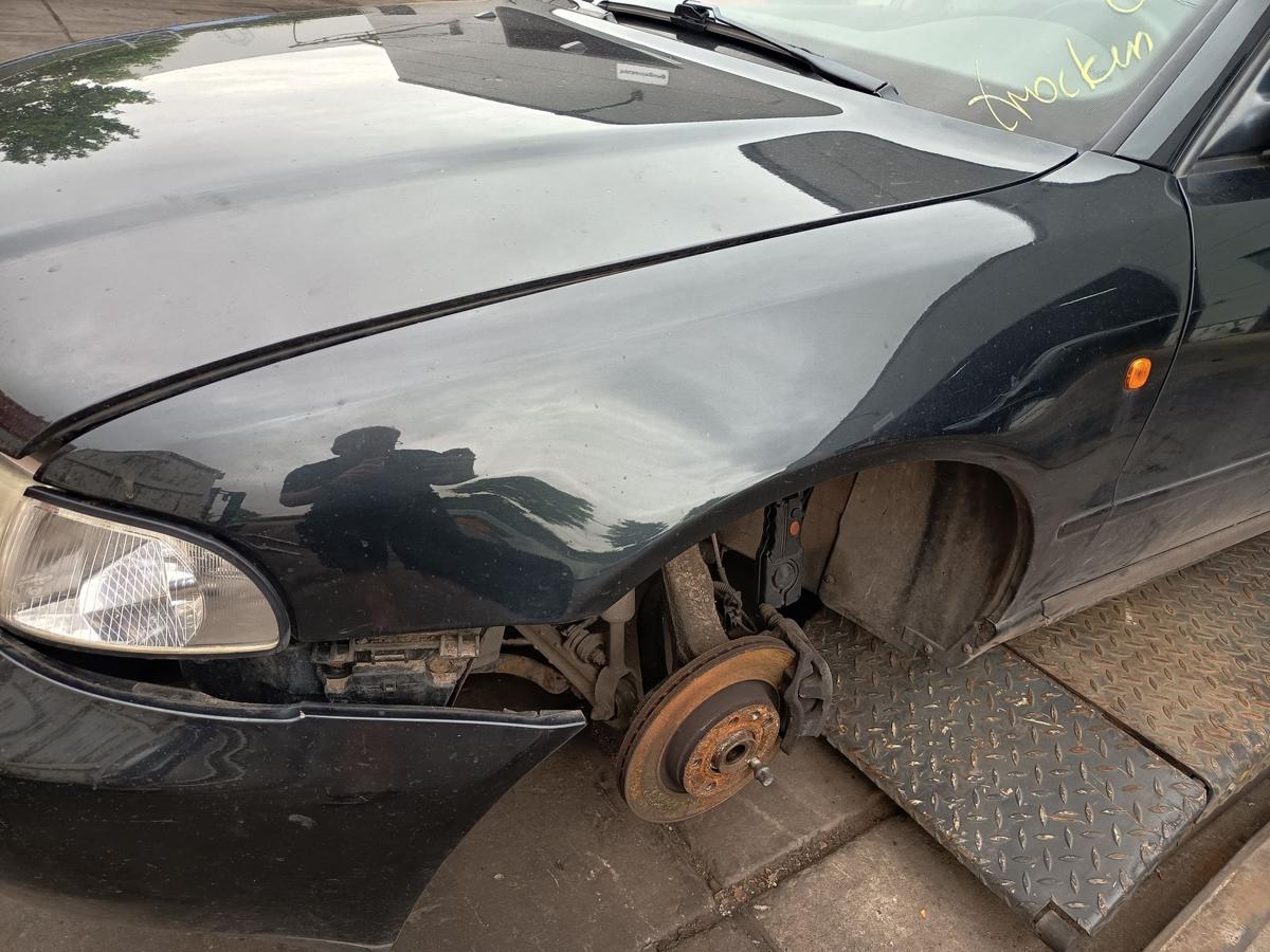 Audi A4 B5 original Kotfl&uuml;gel links LZ9U Vulkanschwarz Baujahr 1997