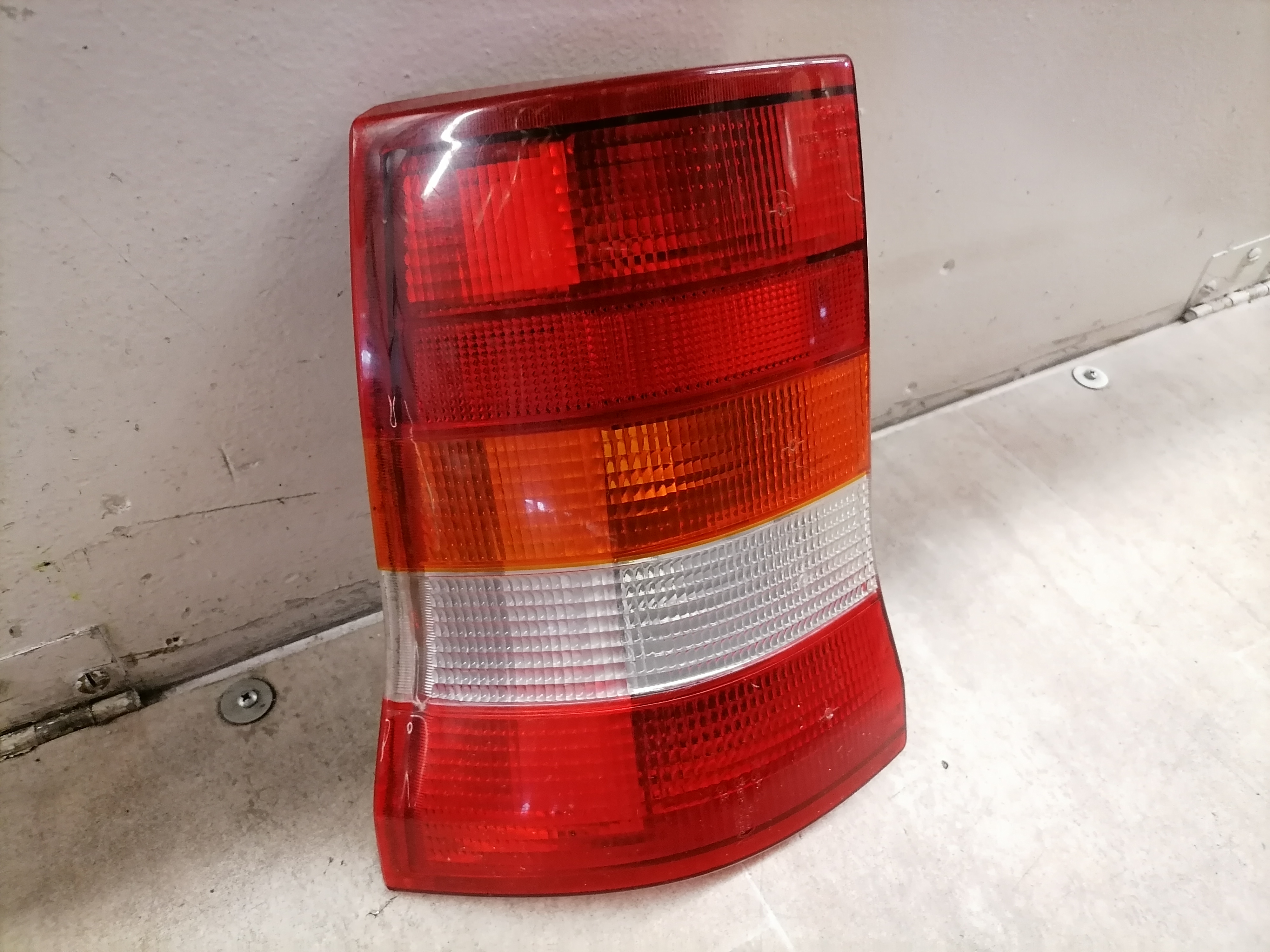 Opel Astra (F) Caravan Bj. 1994 R&uuml;ckleuchte links Heckleuchte Kombi Schlussleuchte