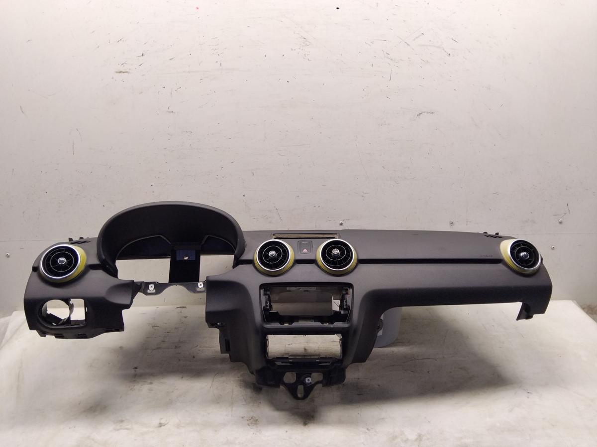 Audi A1 8X original Armaturenbrett Cockpit schwarz BJ2010