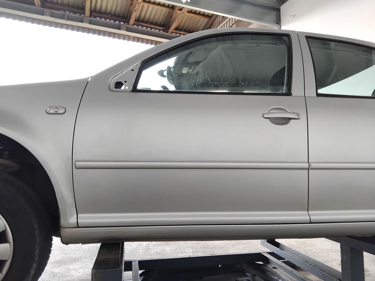 VW Bora 1J T&uuml;r vorn links Fahrert&uuml;r LA7W reflexsilbermetallic BJ2002