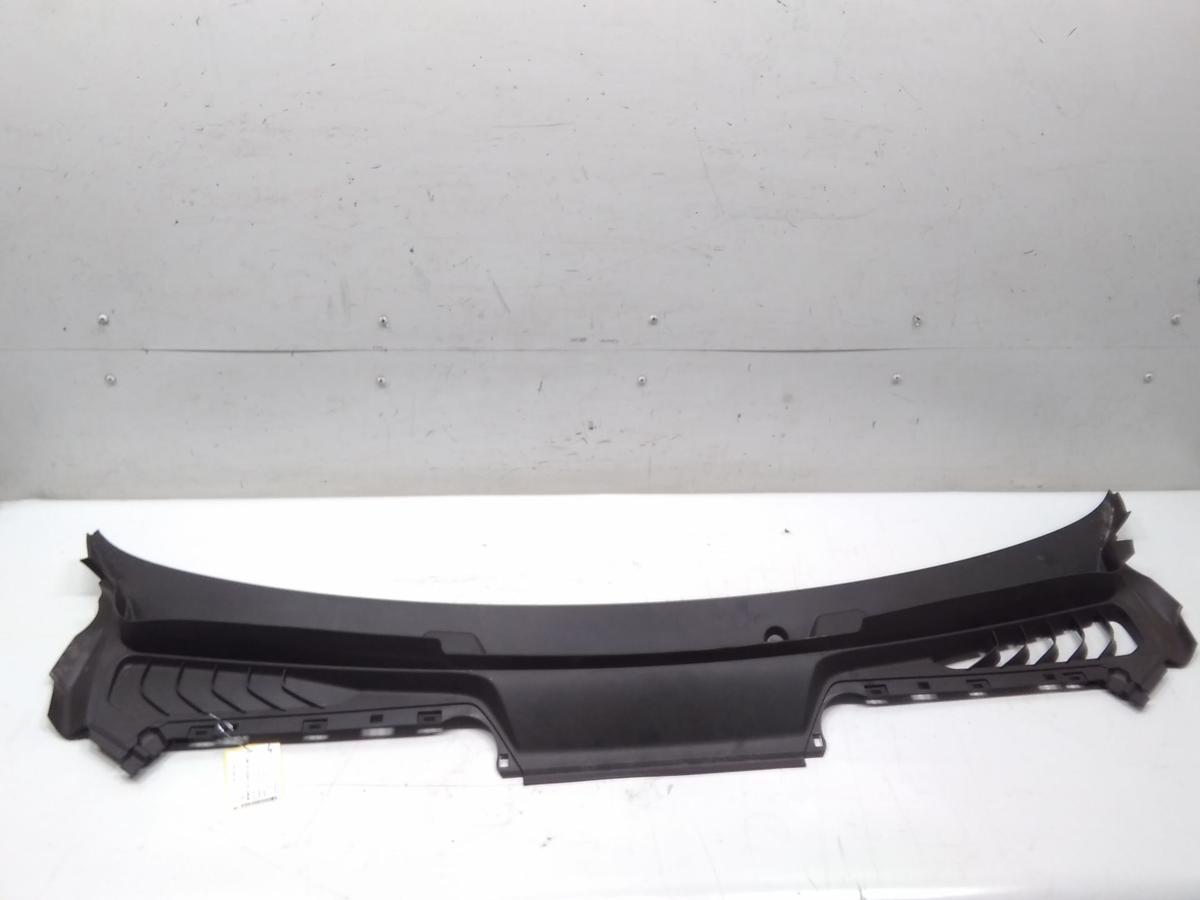 Porsche Macan 2 XAB 95C original Plastikabdeckung Windlauf 95C819401J Bj.2024 Porsche Macan 2 XAB 95C original Plastikabdeckung Windlauf 95C819401J Bj.2024