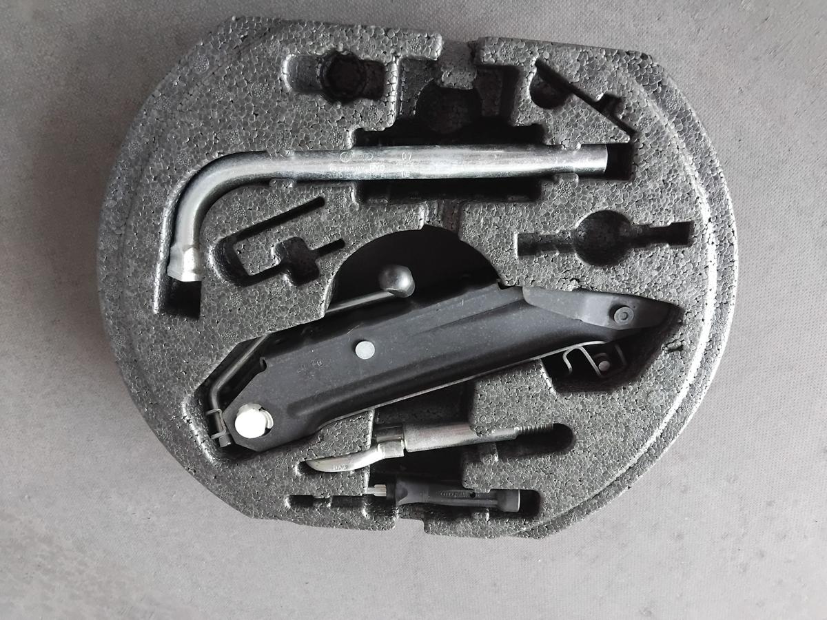 Seat Altea 5P original Wagenheber Abschlepp&ouml;se Schaumstoffbox BJ2008 1K0011031L