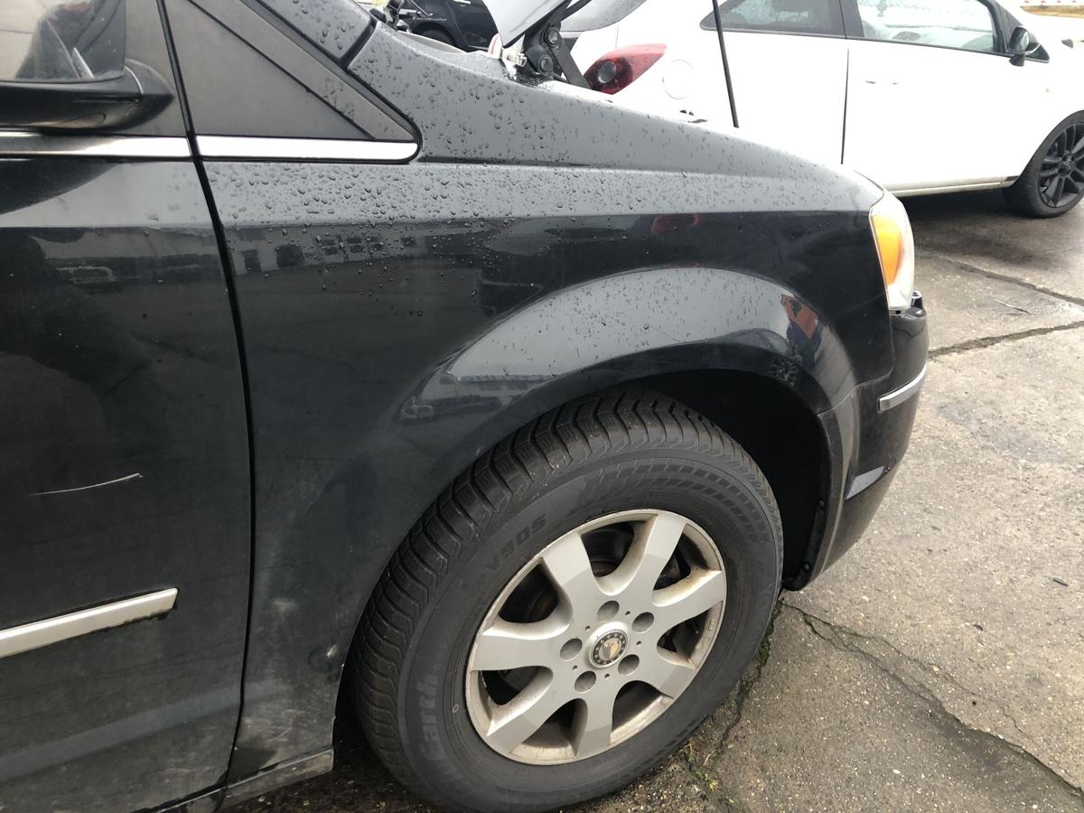 Chrysler Grand Voyager RT Kotflügel vorn rechts Fahrerseite QXR schwarz