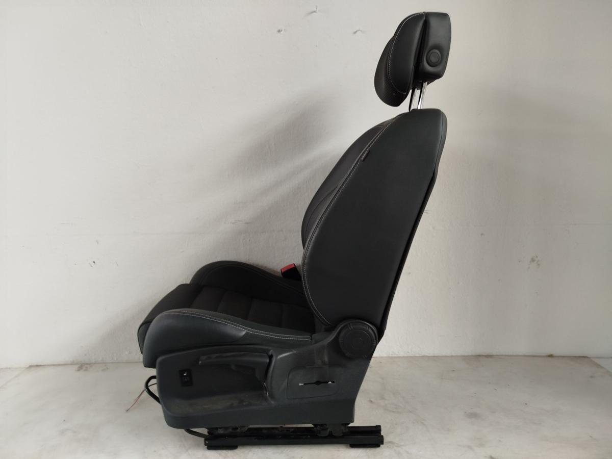 Renault Megane 3 III Grandtour Sitz vorn links Fahrersitz Kunstleder GT Logo