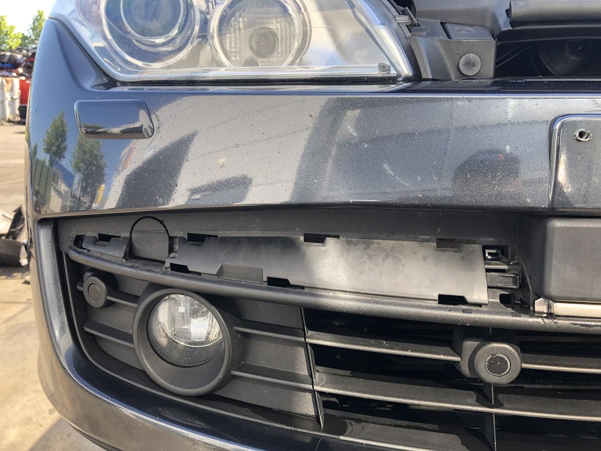 Renault Laguna III orig Stoßstange Fänger vorn/Front B66 Graphitschwarz Bj 2010