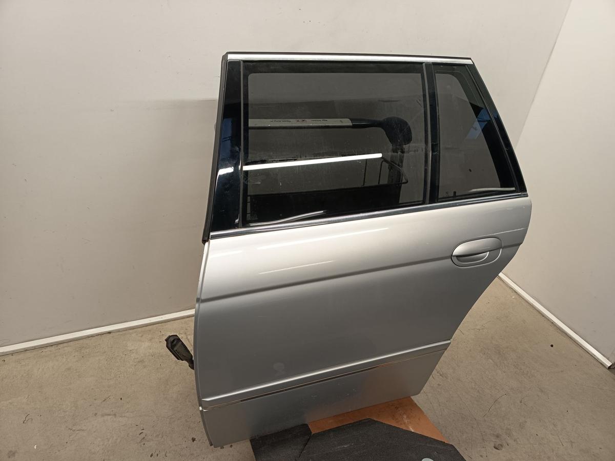 BMW E39 Kombi original T&uuml;r hinten links 354 Titansilber Baujahr 2002