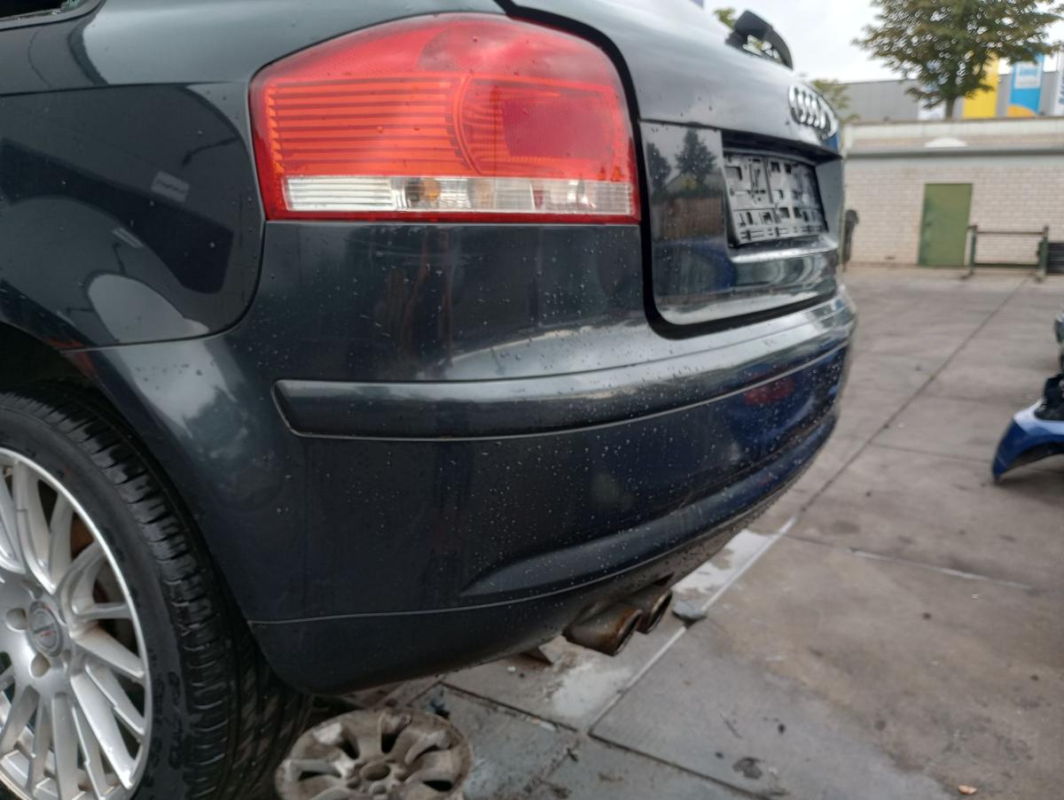 Audi A3 8P original Stossfänger Stoßstange hinten Z9W Ebonyschwarz Bj 2005