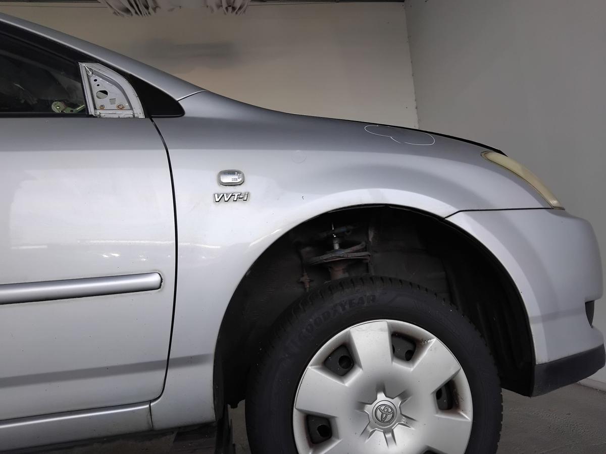 Toyota Corolla E12 orig Kotfl&uuml;gel vorn rechts japanische Modell BJ2003 Delle