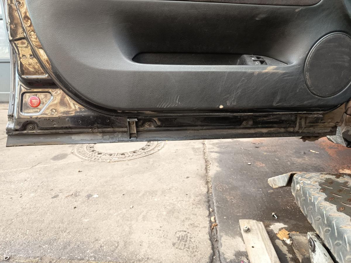 VW Passat 3BG original T&uuml;r vorn links Fahrer C9Z Black magic Bj 2002