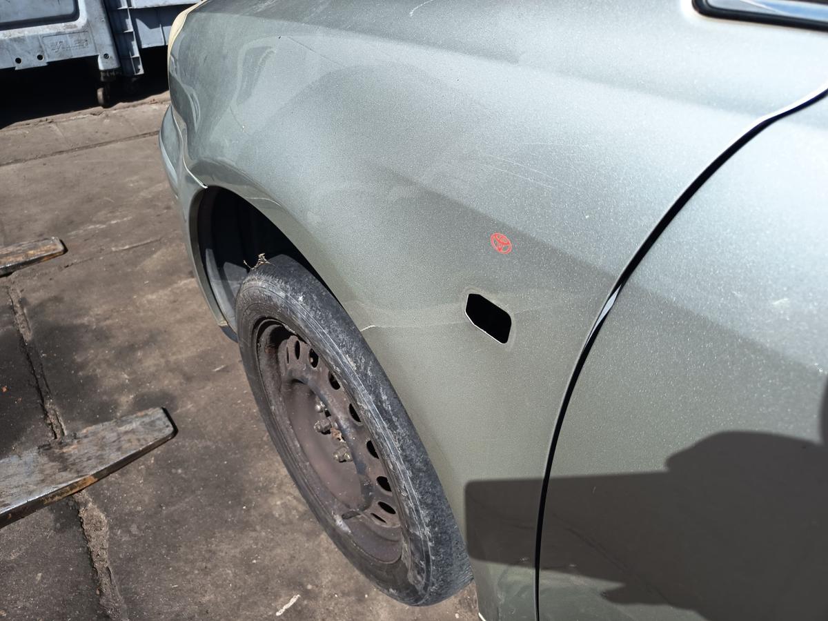 Toyota Avensis T25 original Kotfl&uuml;gel links Seitenteil 1C0 Polarsilber Bj 2005