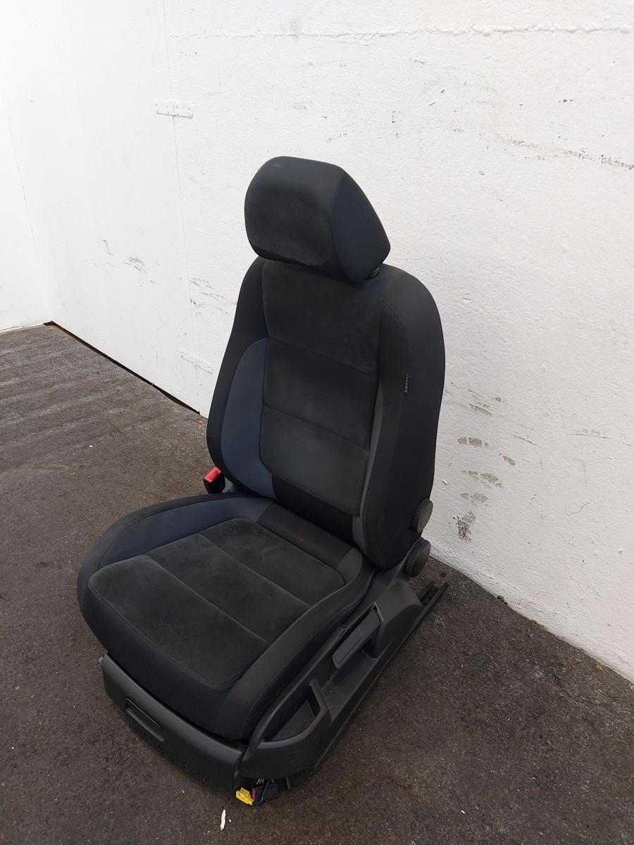 VW Golf Plus 2 II 5M Sitz vorn links Fahrersitz Stoff Alcantara mit Heizung