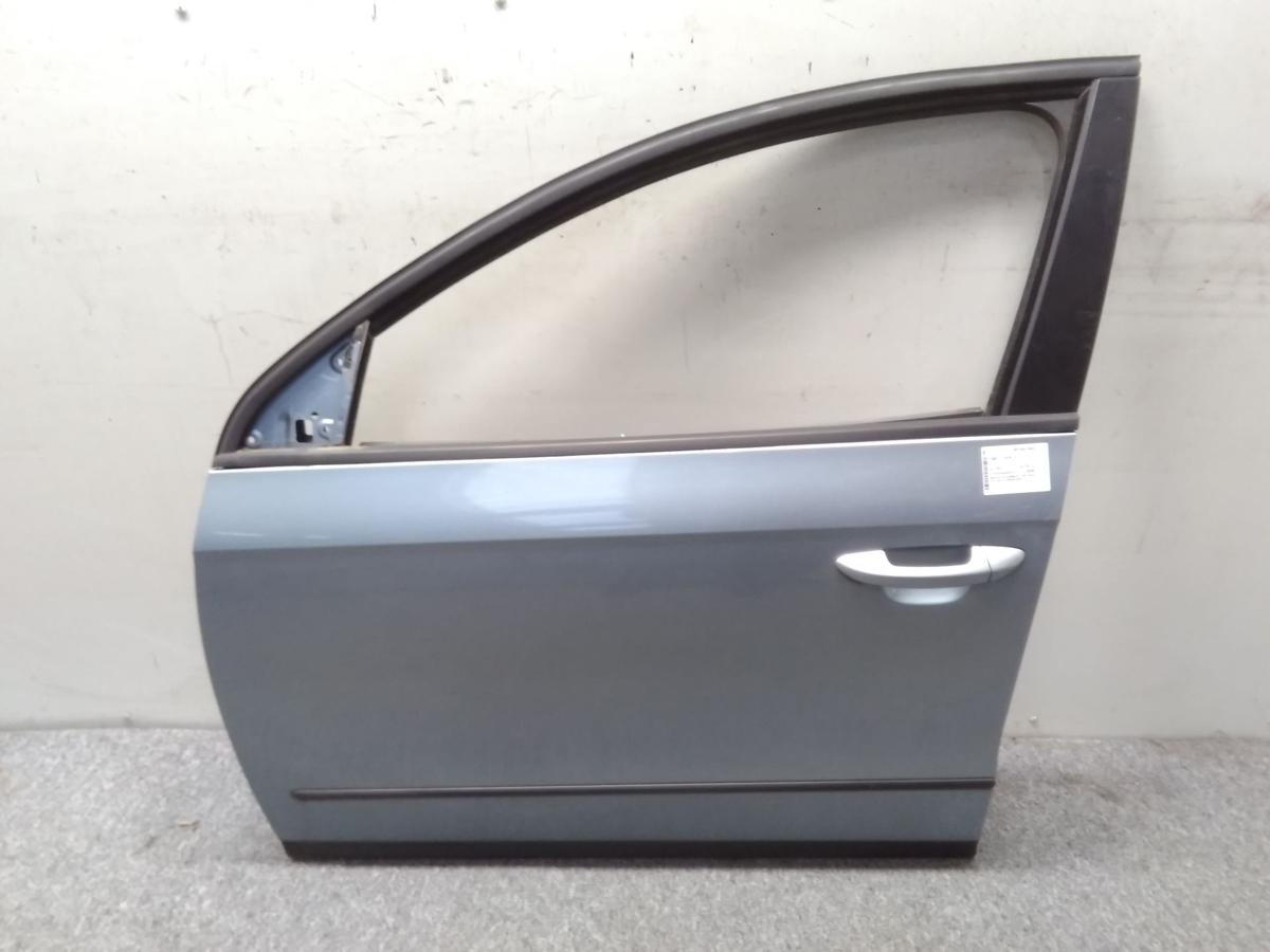 VW Passat 3C T&uuml;r vorn links Fahrert&uuml;r arcticbluesilver LB5M BJ2005