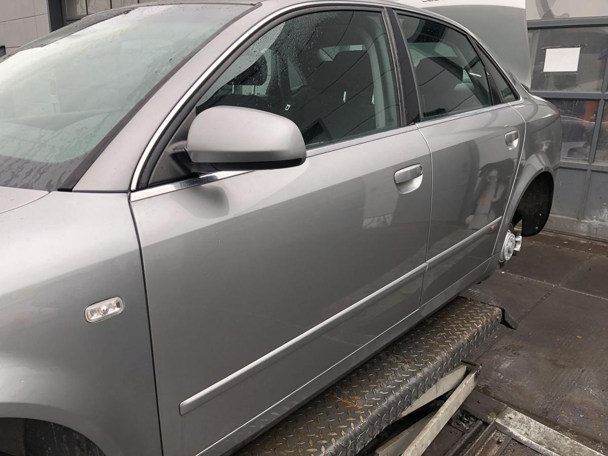 Audi A4 8E original Tür vorn links Fahrer Y7Q Atlasgrau Bj 2002