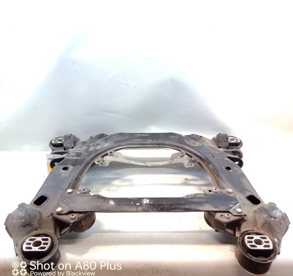 Audi A8 4D D2 Vorderachstr&auml;ger Aggregatetr&auml;ger mit intakten Buchsen Bj.2000