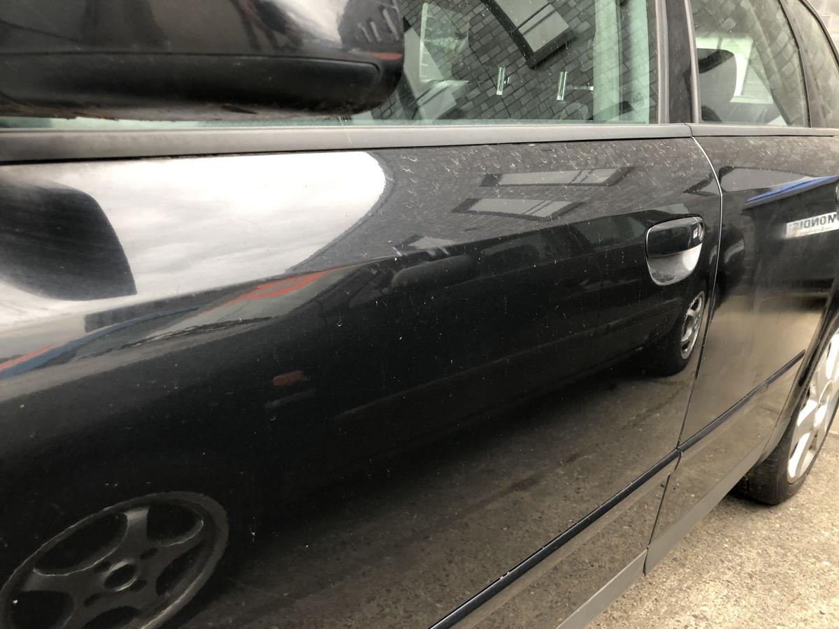 Audi A4 8E B6 Avant T&uuml;r vorn links Fahrert&uuml;r Scheibenrahmen LZ9W Ebonyschwarz