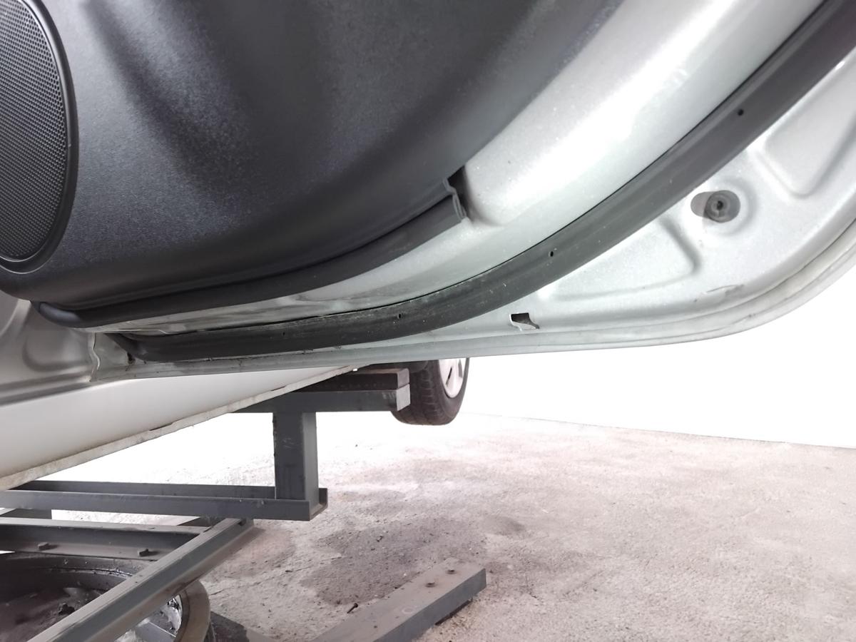 Hyundai i30cw Kombi T&uuml;r hinten rechts 2R Continental Silver BJ2009