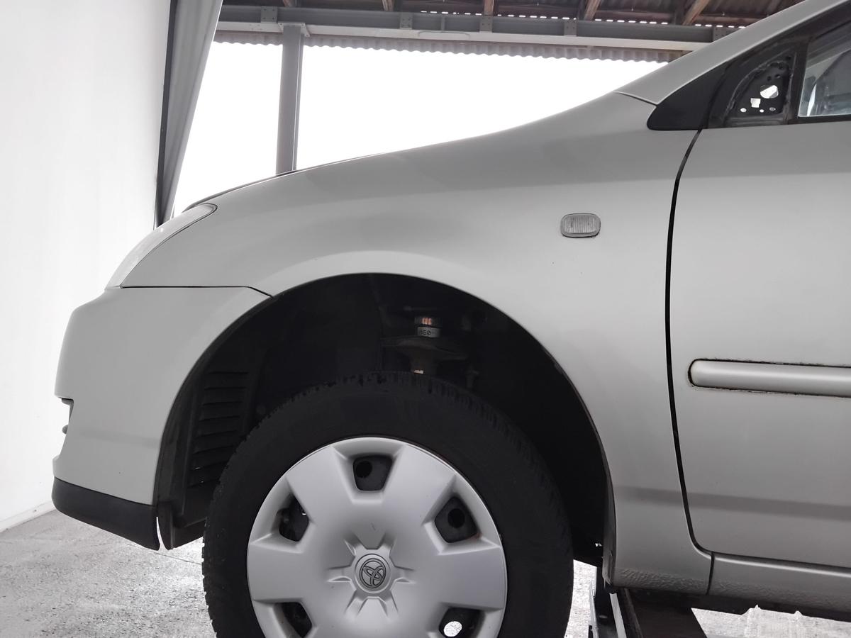 Toyota Corolla E12 original Kotflügel vorn links englische Produktion BJ2004