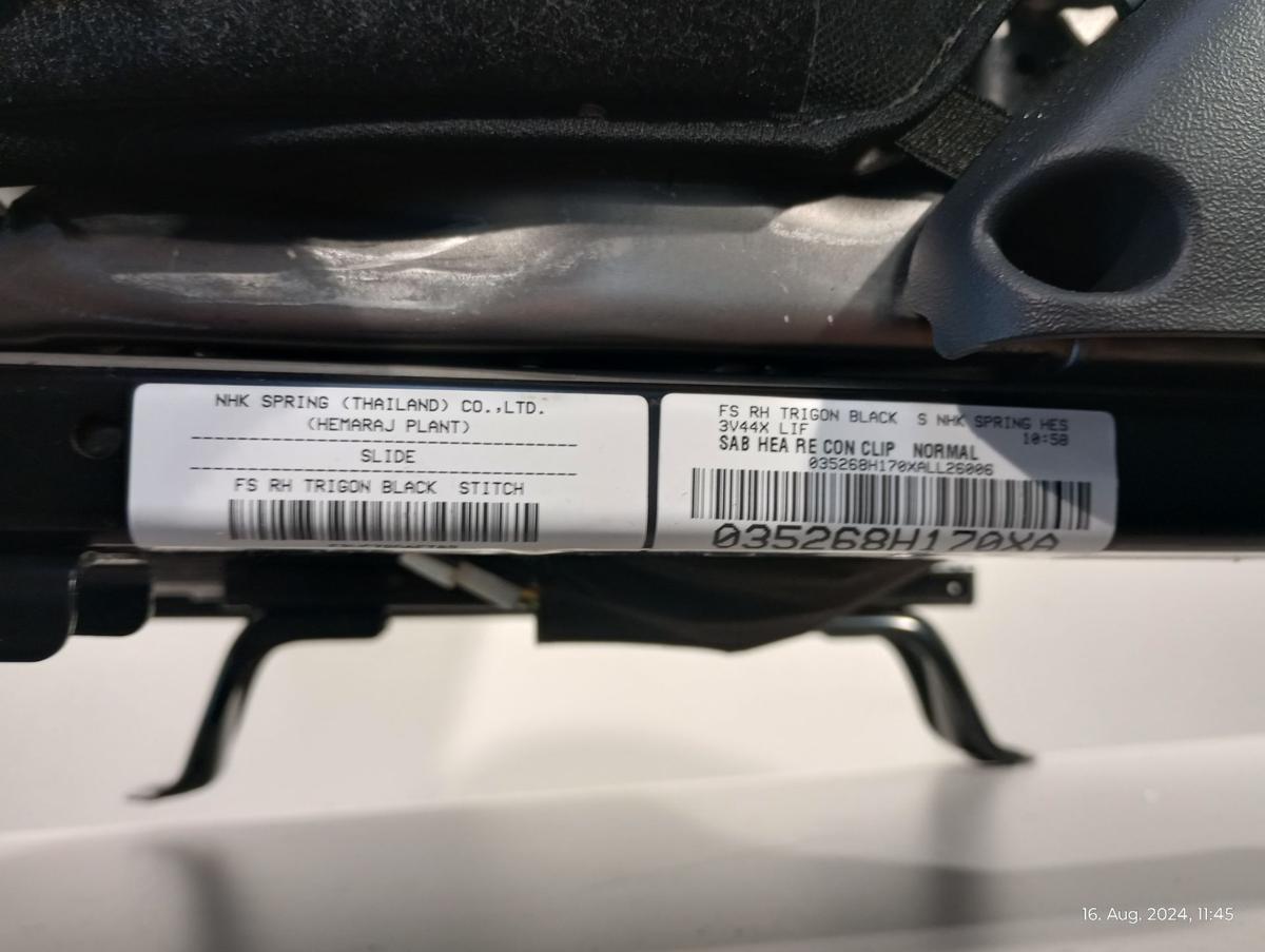 Mitsubishi Spacestar VI orig Sitz vorn rechts Beifahrersitz Bj 2022