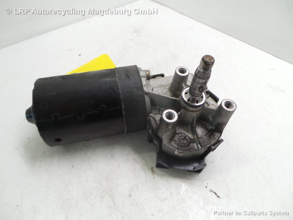 Mitsubishi Carisma DA0 Bj.00 Wischermotor vorn BOSCH 0390241170