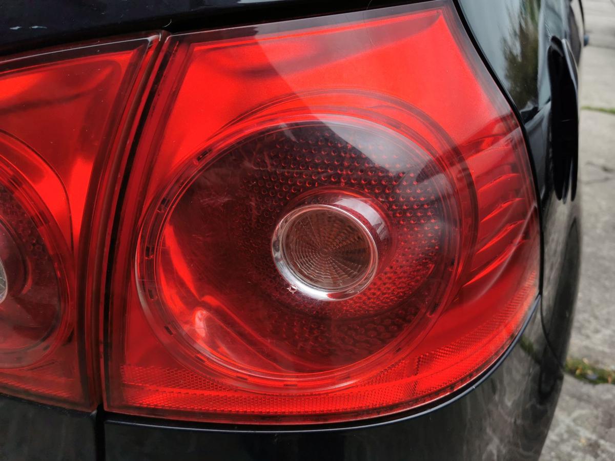 VW Golf V 5 1K Rückleuchte Schlussleuchte Rücklicht hinten aussen rechts 3trg