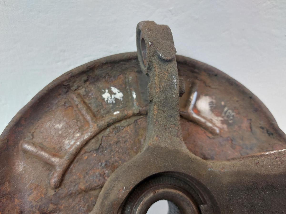 Seat Ibiza 6L Achsschenkel Radlagergeh&auml;use vorn links feste Halter Bremsbel&auml;ge