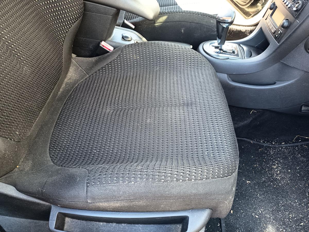 Citroen C4 5t&uuml;rig original Sitz vorn rechts Beifahrer Stoff Anthrazit Bj 2009