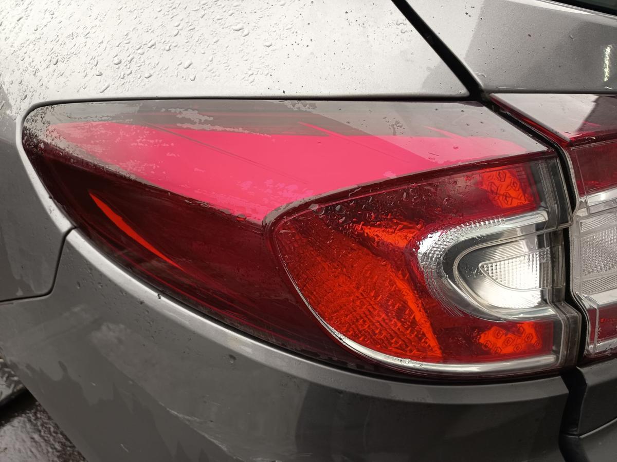 Renault Megane III Kombi orig Rückleuchte außen links vor Facelift Bj 2010