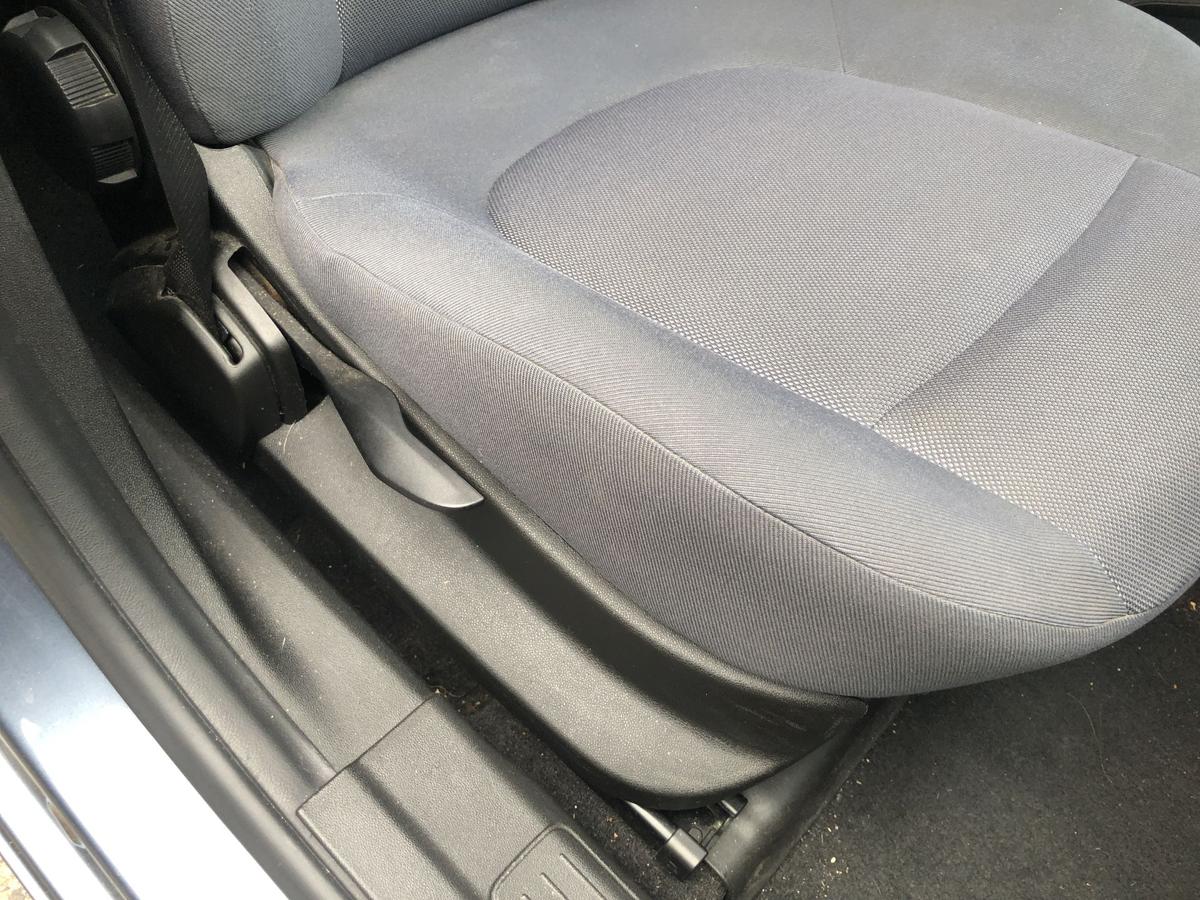 Fiat Bravo 198 Sitz vorn rechts Beifahrersitz Stoff mit Muster ohne Heizung